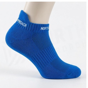 Chaussettes de sport respirantes bleues à motif géométrique pour adultes – Collection Printemps - Product Image 3