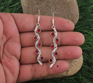 Pendientes Colgantes de Lujo al por Mayor con Diseño de Ola y Enredadera, Chapados en Plata, con Circonita Cúbica y Múltiples Piedras Curvadas, Regalo de Compromiso - Product Image 3