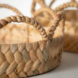 ถาดสานธรรมชาติทรงกลมจากผักตบชวาพร้อมหูจับ ขายส่ง ของตกแต่งบ้าน ถาดเสิร์ฟจากหญ้าทะเล ผลิตโดยคิงคราฟท์เวียด - Product Image 2