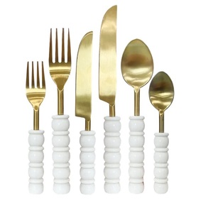 Ensemble de couverts modernes avec manche en résine blanche, 6 pièces, finition or mat, pour mariages, événements, décoration de table, couverts, cuillère, fourchette - Product Image 1
