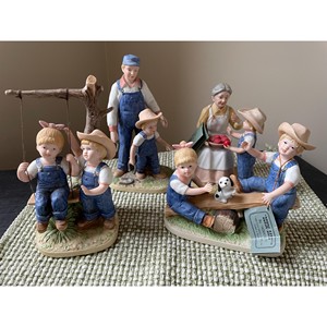 Ensemble de figurines de famille de fermiers en bois de pin peintes à la main |   Sculptures en bois rustiques et agricoles en gros - Product Image 1