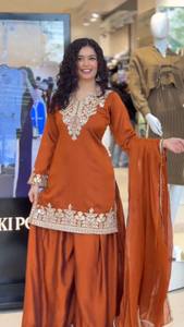 TENNECY Salwar Kameez en Soie Orange Brodé pour Femme, Tenue Traditionnelle Indienne et Pakistanaise pour Mariage, Longueur Cheville, Coupe Classique - Product Image 2