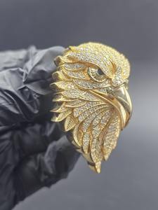Colgante de águila con incrustaciones de moissanita en plata 925 chapada en oro amarillo de 14k para raperos, joyería hip hop con diamantes personalizada para uso en moda. - Product Image 2