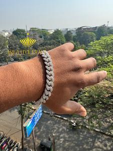 Bracelet chaîne cubaine sertie de diamants ronds en moissanite VVS de haute qualité, pour homme, en argent 925, 12 mm, pour les soirées hip-hop. - Product Image 3