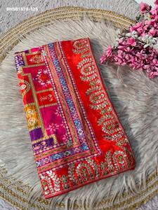 Sari de chinon suave de alta calidad con estampado digital e inspirado en Kalamkari y trabajo de C-Pallu Gota Patti - Blusa a juego - Exportador indio - Product Image 2