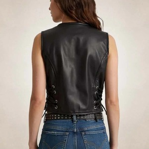 Gilet ajusté en cuir véritable noir pour femme avec laçage latéral - Product Image 2