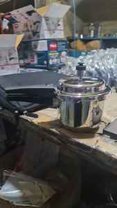 Olla a Presión de Acero Inoxidable con Válvula de Seguridad y Base de Inducción – Olla de Cocción Rápida y Resistente - Product Image 3