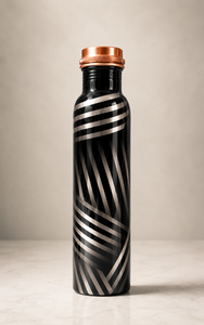 Bouteille d'eau en cuivre pur à imprimé floral de lotus, bouteille à boire en cuivre ayurvédique faite à la main par un designer, avec bouchon à vis anti-fuite - Product Image 2