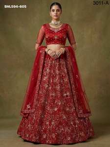 Fournisseur de tenues traditionnelles indiennes de haute qualité, en tissu résille lourd avec des fleurs, des paillettes et des broderies Zari, comprenant un Lehenga-Choli et un ensemble Dupatta, de Surat. - Product Image 5