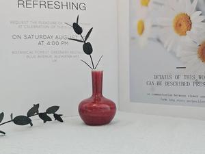 Jarrón Decorativo de Cerámica de Diseño con Acabado Texturizado y Esmalte Rojo Radiante, Pieza Decorativa Elegante para el Estilo Moderno del Hogar - Product Image 2