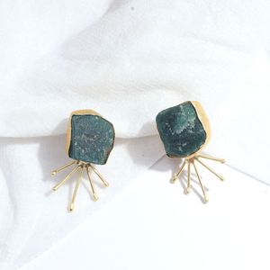 Boucles d'oreilles de luxe en argent sterling plaqué or avec pierre vert foncé pour femmes |   Bijoux élégants à motifs floraux pour les occasions spéciales - Product Image 2