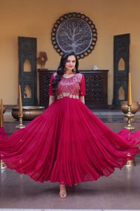 TENNECY Hermoso Conjunto de Pent y Dupatta con Diseño Moderno y Novedoso, Bordado Falso con Lentejuelas Zari, Reversible y de Secado Rápido para Mujer - Product Image 2