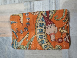 Couverture Kantha florale orange réversible en coton, décoration d'intérieur, tissu artisanal noir imprimé, cadeau pour elle - Product Image 1