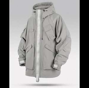 เสื้อแจ็คเก็ตผู้ชายสีเบจแบบมีฮู้ด ผ้า softshell กันน้ำ ซิปแบบรูด มีกระเป๋า ทรงโอเวอร์ไซส์ เหมาะสำหรับใส่ในฤดูหนาวและกิจกรรมกลางแจ้ง - Product Image 6