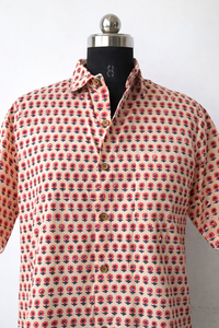 Camisa de algodón estampada a mano con diseño de melocotón |   Camisa de Manga Corta Unisex con Botones |   Camisa Artesanal Hecha a Mano - Product Image 3