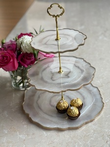Support à gâteau élégant en résine, plateau de service rond pour boulangerie et usage domestique - Product Image 5