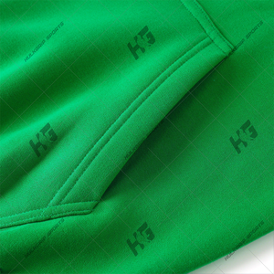 Sweat-shirt vert personnalisé Alpha Kappa Alpha avec bordure rose en polaire, col rond, pour les membres de la sororité universitaire. - Product Image 3