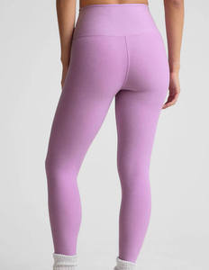 ชุดออกกำลังกายสำหรับผู้หญิงแบบ 2 ชิ้น เสื้อครอปท็อปยืดหยุ่นคลุมหลังเต็มตัวและกางเกงเลกกิ้งสีม่วง สำหรับออกกำลังกายและโยคะ - Product Image 3