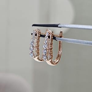 Pendientes de Aro con Diamantes Cultivados en Laboratorio de 0.35ct, Oro Rosa de 14K, Estilo Huggie, Minimalistas, Elegantes, Regalo para Novia, Fiesta - Product Image 1