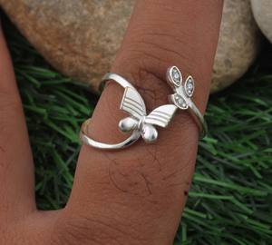 Anillo de Plata de Ley 925 con Engaste de Bisel y Circonita Cúbica de Corte Brillante, Hecho a Mano, Estilo Bohemio Clásico, Delicado y Minimalista, para Novia, Boda o Fiesta - Product Image 2