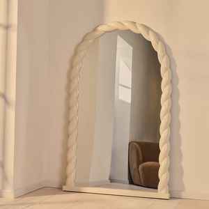 Miroir sur pied sculptural moderne avec cadre incurvé artistique, miroir décoratif pleine longueur pour salon et chambre à coucher - Product Image 5