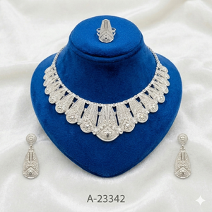 MOLL JEWELLERS ชุดเครื่องประดับเจ้าสาวสำหรับผู้หญิง ดีไซน์ทันสมัย ชุบเงินแท้ หนา 0.3 มม. ได้รับการรับรองจากผู้เชี่ยวชาญภายนอก ประกอบด้วยสร้อยคอ ต่างหู และแหวน - Product Image 2