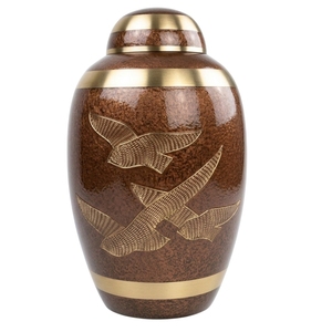 Urne funéraire de luxe vert émeraude pour cendres humaines, grande urne en métal artisanale avec oiseaux dorés gravés et bandes en laiton - Product Image 4