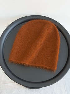 Gorros de punto de mohair personalizados con logotipo, gorros de invierno de mohair de lujo al por mayor, gorros de mohair suaves, cálidos y afelpados. - Product Image 3