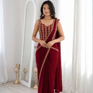 Sari tradicional de crepé de seda listo para usar con bordados y lentejuelas, con blusa cosida, precio al por mayor por Royal Export. - Product Image 2