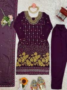 Conjunto de Salwar Kameez de Lujo Tradicional de Invierno en Georgette con Bordado Pesado de Imitación de Espejo, Kurta Recta y Pantalón, Estilo Indio Pakistaní - Product Image 3