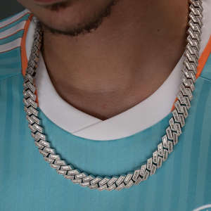 สร้อยคอเงินแท้ 925 สำหรับผู้ชาย แบบ Cuban Chain ประดับเพชรทรง Baguette และทรงกลมเจียระไนแบบ Brilliant Cut ด้วยเทคนิค Channel Setting สไตล์ฮิปฮอป พร้อมตัวล็อกแบบกล่อง - Product Image 1