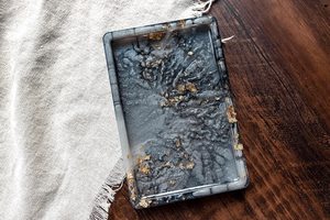 Ensemble de plateaux de service modernes en résine avec sous-verres assortis, plateau de service design pour aliments et boissons pour la maison - Product Image 6