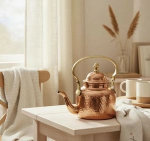 Tetera ecológica de cobre hecha con material de cobre puro, con producción sostenible y durabilidad prolongada. - Product Image 3