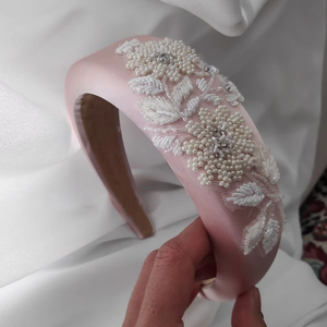 Diademas Boho con Cuentas Bordadas para Maestras, Accesorios para el Cabello Hechos a Mano para la Mujer Moderna - Product Image 1