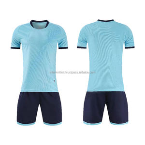 Ensemble de maillots de football personnalisés pour hommes - Kit de football vierge à manches courtes 100 % polyester à séchage rapide - Product Image 5
