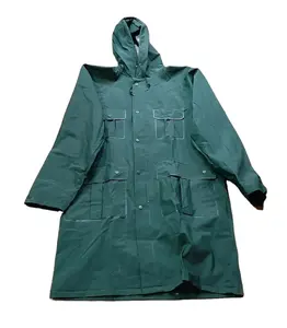 यूनिसेक्स आकार हरा रंग पीवीसी लेपित कपड़ा जलरोधक लंबी ट्रेंच रेन कोट कैरी बैग जल्दी सूखने वाला