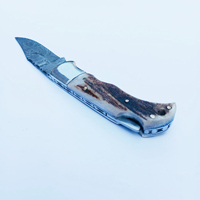 Couteau pliant Damas fait main en gros Couteau de chasse d'extérieur avec manche en corne de cerf avec étui en cuir