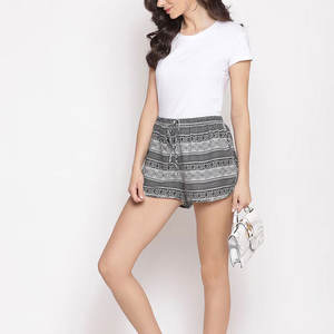 Shorts de plage streetwear respirants à taille haute pour femmes, dernière collection, fermeture élastique réglable, prix abordable - Product Image 4