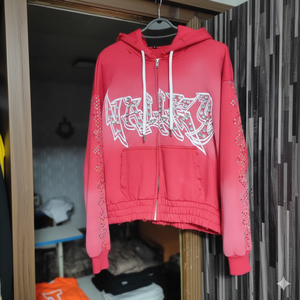 Sweat-shirts à capuche unisexes surdimensionnés et déchirés avec fermeture éclair, personnalisables avec logo sérigraphié et strass, en matériaux de qualité supérieure à prix abordables - Product Image 6