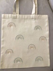 Sac fourre-tout élégant pour femmes, conçu par des designers, avec broderie perlée, pour un style tendance au quotidien - Product Image 1