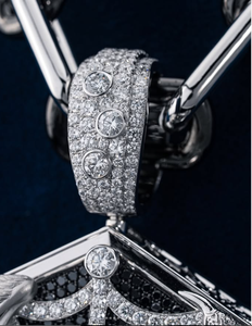 Colgante de diamante en forma de hexágono de calidad superior con diseño de telaraña para hombres Cómodo de usar todo el día para exportación a granel - Product Image 3