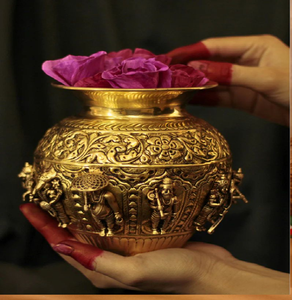 กะลาชทองเหลืองชุบเงินและทองคำคุณภาพพรีเมียม พร้อมฝาปิดรูปดอกบัว สำหรับพิธีบูชาอันยิ่งใหญ่ มีจำหน่ายในราคาขายส่ง - Product Image 2