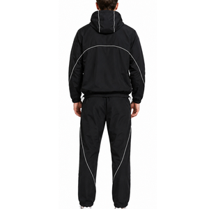 Ensemble de survêtement sportif en nylon imprimé de qualité supérieure pour hommes - Vêtements de sport légers personnalisables OEM/ODM - Product Image 6
