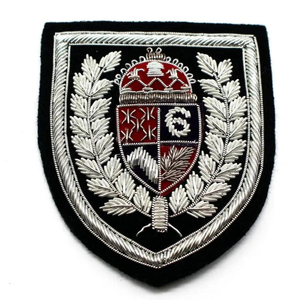 Badge de luxe personnalisé pour blazer, brodé 3D avec sequins et épingle de sûreté, pour blazers, chapeaux et sacs - Product Image 3