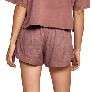 Shorts de course d'extérieur personnalisés avec logo pour femmes, coupe décontractée, poches, vêtements de sport, taille mi-haute, pour la gym et le fitness - Product Image 4