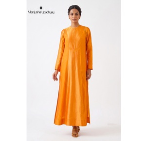 Robe de soirée longue pour femme, de créateur, avec col haut et accent de superposition structurée, fabriquée par un fabricant indien - Product Image 1