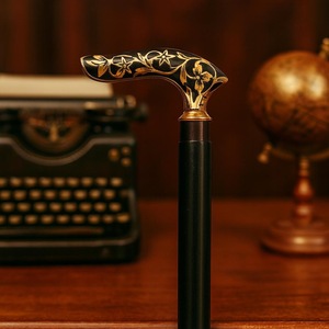 Bâtons de marche rustiques modernes en bois naturel écologique avec poignée en laiton poli, idéaux pour les cadeaux - Product Image 3