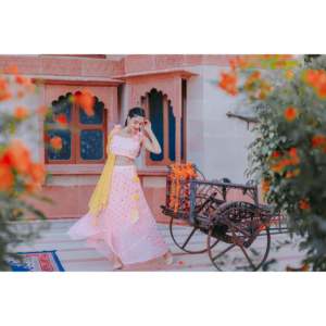 Ensemble de costume en mousseline de soie respirante rose flamant pour femme avec matière en georgette - Taille XS - Product Image 2