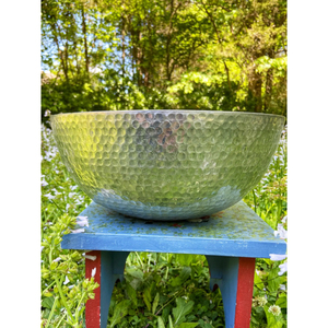 Bol à salade rond moderne en acier inoxydable doré, design martelé poli, pour desserts et salades, idéal pour la décoration de la table à la maison - Product Image 1