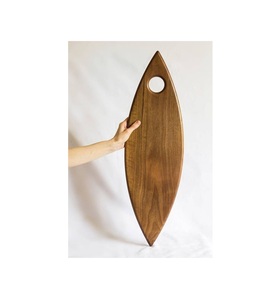 Planche à découper rustique en bois naturel, planche à hacher artisanale de qualité supérieure, planche de service de cuisine avec une belle veine de bois - Product Image 4